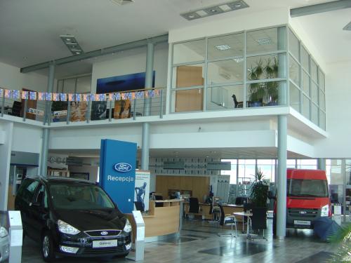 Salon samochodowy Forda w Poznaniu